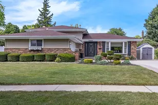 17W544 Sutton Pl, Darien, IL 60561 - Photo 1