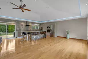 17W544 Sutton Pl, Darien, IL 60561 - Photo 5