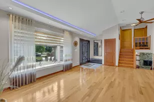 17W544 Sutton Pl, Darien, IL 60561 - Photo 9