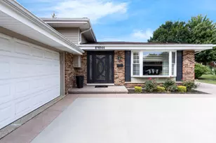 17W544 Sutton Pl, Darien, IL 60561 - Photo 35