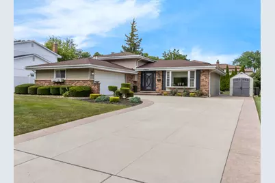 17W544 Sutton Place, Darien, IL 60561 - Photo 3