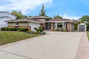 17W544 Sutton Pl, Darien, IL 60561 - Photo 3