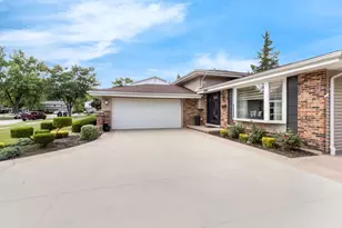 17W544 Sutton Pl, Darien, IL 60561 - Photo 33