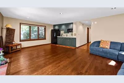 4529 W Columbia Avenue, Lincolnwood, IL 60712 - Photo 29