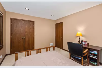 4529 W Columbia Avenue, Lincolnwood, IL 60712 - Photo 23