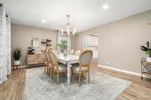 4030 N Parkside Dr, Hoffman Estates, IL 60192 - Photo 7