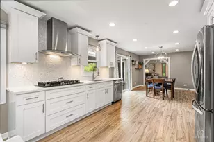 4030 N Parkside Dr, Hoffman Estates, IL 60192 - Photo 13