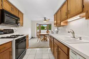 1505 Barrymore Dr, Darien, IL 60561 - Photo 9