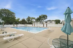 1306 Cove Dr, Prospect Heights, IL 60070 - Photo 13