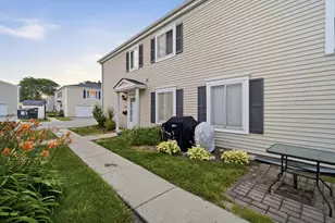 1306 Cove Dr, Prospect Heights, IL 60070 - Photo 1