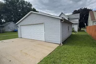 407 W 6th St, Sterling, IL 61081 - Photo 5