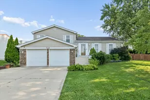 725 Buffalo Cir, Carol Stream, IL 60188 - Photo 1