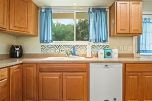 4210 Buckingham Dr, Rockford, IL 61107 - Photo 9