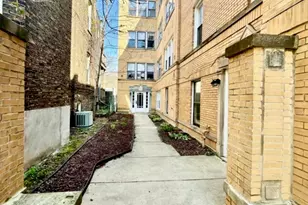 3917 N Southport Ave, Chicago, IL 60613 - Photo 1