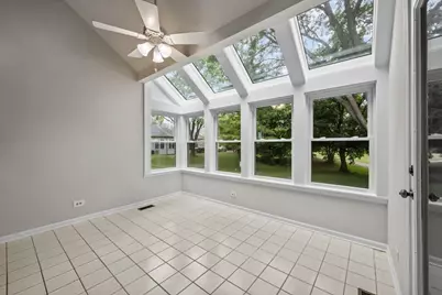 352 Satinwood Court N, Buffalo Grove, IL 60089 - Photo 9