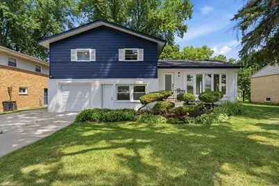 10 Linden Avenue, Buffalo Grove, IL 60089 - Photo 1