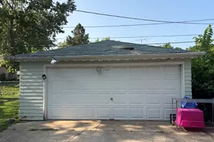 360 Tee Ln, Carpentersville, IL 60110 - Photo 33
