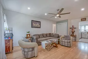 4821 Hull St, Skokie, IL 60077 - Photo 5
