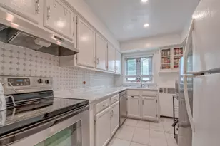 4821 Hull St, Skokie, IL 60077 - Photo 7