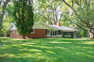 2815 Skyline Dr, Crystal Lake, IL 60012 - Photo 1