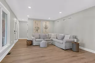 2815 Skyline Dr, Crystal Lake, IL 60012 - Photo 5
