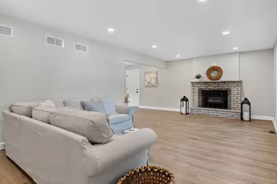 2815 Skyline Drive, Crystal Lake, IL 60012 - Photo 7