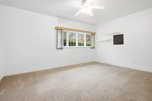60 E Hattendorf Ave, Roselle, IL 60172 - Photo 27