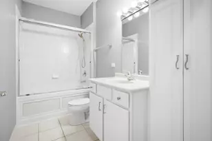 60 E Hattendorf Ave, Roselle, IL 60172 - Photo 17