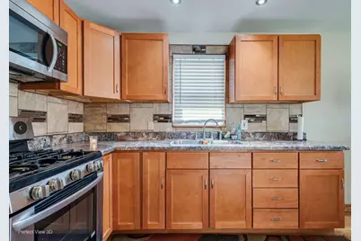 8240 S Woodlawn Avenue, Chicago, IL 60619 - Photo 5