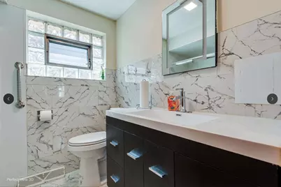 8240 S Woodlawn Avenue, Chicago, IL 60619 - Photo 13