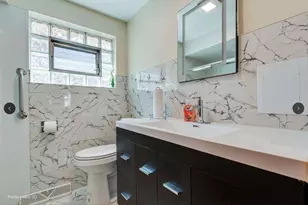 8240 S Woodlawn Ave, Chicago, IL 60619 - Photo 13