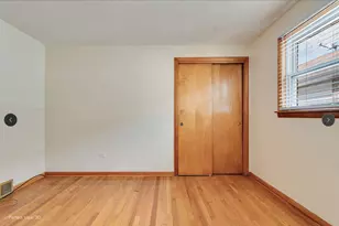8240 S Woodlawn Ave, Chicago, IL 60619 - Photo 9
