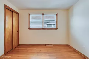 8240 S Woodlawn Ave, Chicago, IL 60619 - Photo 7