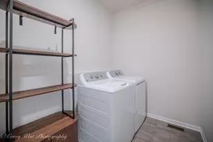 335 N Aspen Dr, Cortland, IL 60112 - Photo 19