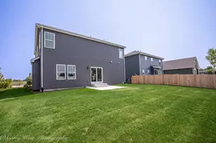 335 N Aspen Dr, Cortland, IL 60112 - Photo 3