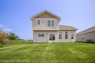 359 N Aspen Dr, Cortland, IL 60112 - Photo 3