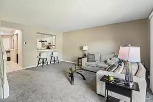 421 Lakeview Cir, Bolingbrook, IL 60440 - Photo 5