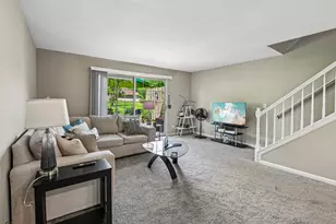 421 Lakeview Cir, Bolingbrook, IL 60440 - Photo 3