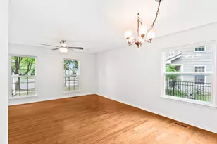 912 Matthew Ct, Naperville, IL 60540 - Photo 5