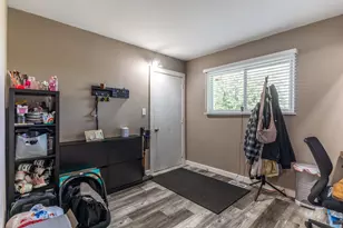919 Gael Dr, Joliet, IL 60435 - Photo 9