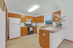 1661 W Chrysler Dr, Belvidere, IL 61008 - Photo 5