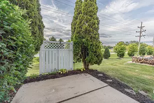 1661 W Chrysler Dr, Belvidere, IL 61008 - Photo 23