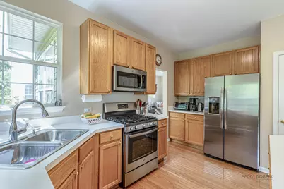 220 Meadowlark Circle, Lindenhurst, IL 60046 - Photo 11