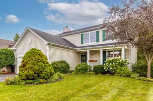 220 Meadowlark Cir, Lindenhurst, IL 60046 - Photo 1