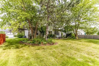 220 Meadowlark Circle, Lindenhurst, IL 60046 - Photo 19