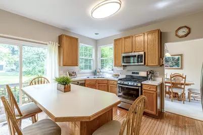 220 Meadowlark Circle, Lindenhurst, IL 60046 - Photo 9