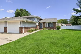 1022 Thornberry Ct, Ottawa, IL 61350 - Photo 1