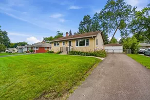 423 Lawrence Ave, Grayslake, IL 60030 - Photo 1