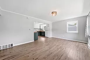 423 Lawrence Ave, Grayslake, IL 60030 - Photo 3