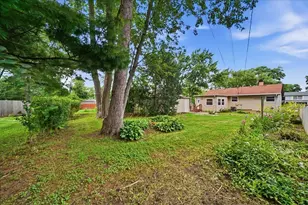423 Lawrence Ave, Grayslake, IL 60030 - Photo 17